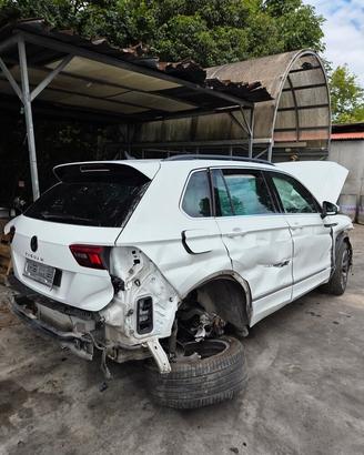 VOLKSWAGEN TIGUAN (AX1) DEL 2022 PER RICAMBI