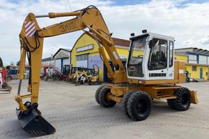 Escavatore gommato LIEBHERR A 310 B TRIPLICE