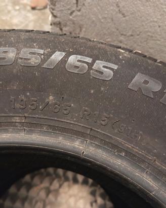Gomme 195/65 R15
