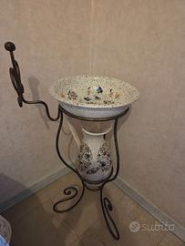 Lavabo in ferro catino , brocca e portasapone