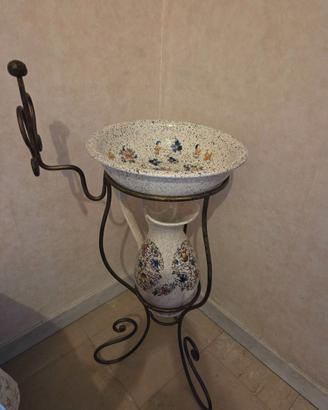 Lavabo in ferro catino , brocca e portasapone