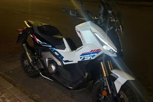 Xadv 750