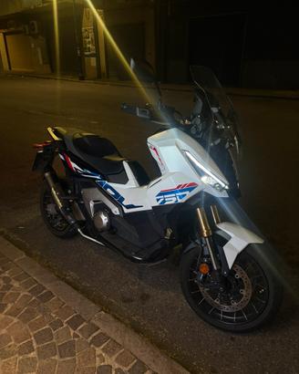 Xadv 750