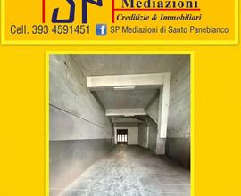 Locale versatile su strada
