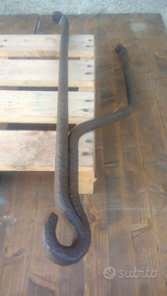 Ferro battuto: staffe per camino forgiate d'epoca