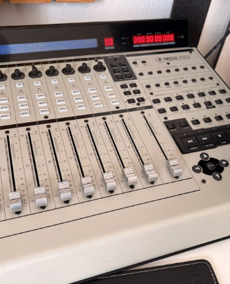 Controller DAW Mackie Control Universal Pro