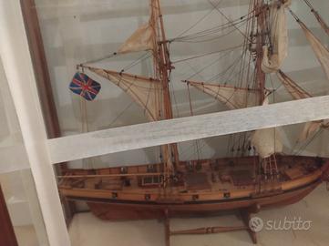 veliero modellino montato a mano