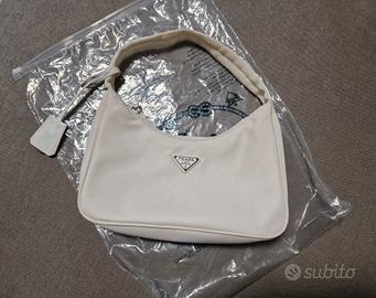 Borsa donna Re-Edition leggere bene 