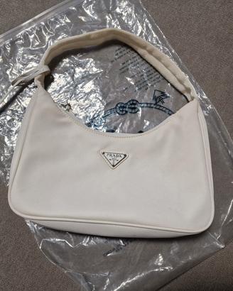 Borsa donna Re-Edition leggere bene 