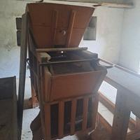 macchina antica per pulire il grano 
