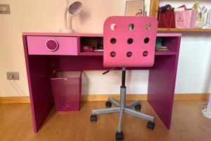 Set con scrivania, comodino, cestino,sedia,armadio