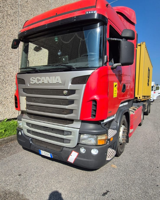 Trattore scania e rimorchio portacontainer