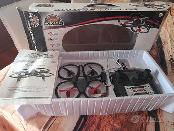Drone radiocomandato con luci