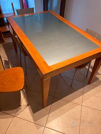 Tavolo in vetro allungabile