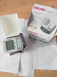 misuratore di pressione da polso 