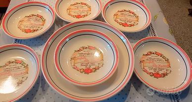 6 piatti fondi e piatto da portata.