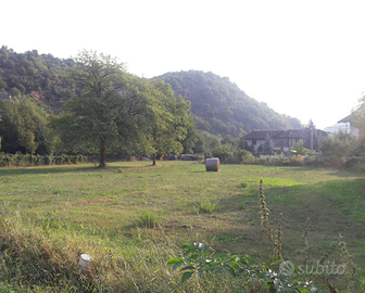 Terreno pianeggiante soleggiato