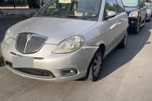 LANCIA YPSILON 2009 INCIDENTATA