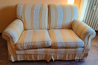 Divano artigianale in tessuto sfoderabile