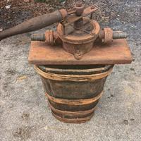 Pompa a mano per travaso e bigoncia legno