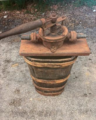 Pompa a mano per travaso e bigoncia legno