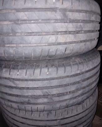 Gomme 225/55/18