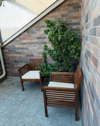 Sedie in legno da esterno complete di cuscini