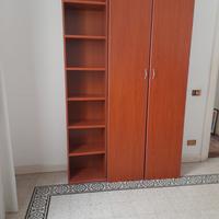 Studio con libreria e scrivania