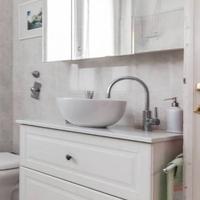 Mobile Godmorgon Ikea, lavabo rubinetto e specchio