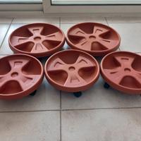 Sottovasi in plastica con ruote
