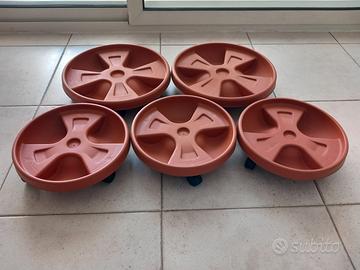 Sottovasi in plastica con ruote