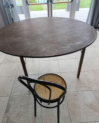 4 tavoli legno diam. 180 e 14 sedie ferro thonet