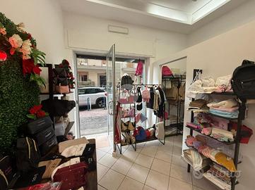 NEGOZIO A NAPOLI