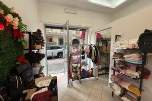 NEGOZIO A NAPOLI
