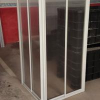 doccia ,lavandino ,lampade tavoli inox