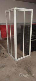 doccia ,lavandino ,lampade tavoli inox