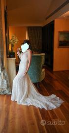 Abito da sposa modello Sirena con velo