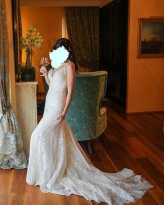 Abito da sposa modello Sirena con velo