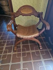 Poltrona vintage anni '60/'70 in legno lavorato