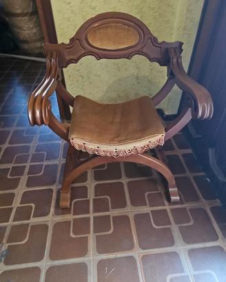 Poltrona vintage anni '60/'70 in legno lavorato