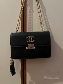 Borsa Nera con Dettagli Oro