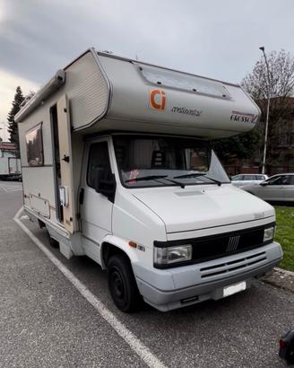 Camper con motore fuso da rettificare