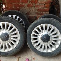 Pneumatici e cerchi in lega Fiat 500