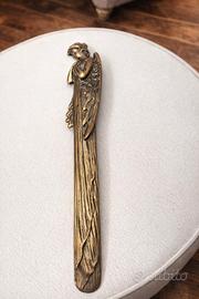 tagliacarte angelo stile Art Nouveau in bronzo 