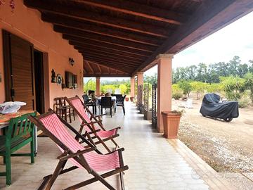 Ampia Villa immersa nel Verde a pochi Km dal mare