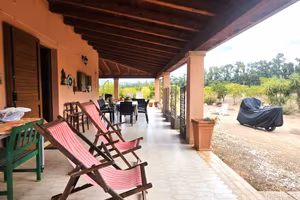 Ampia Villa immersa nel Verde a pochi Km dal mare