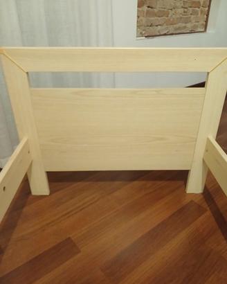 Letto singolo con testiera