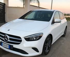 Mercedes classe b incidentata