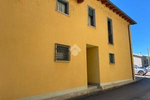3 LOCALI A MANTELLO