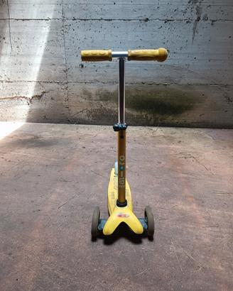 monopattino a tre ruote